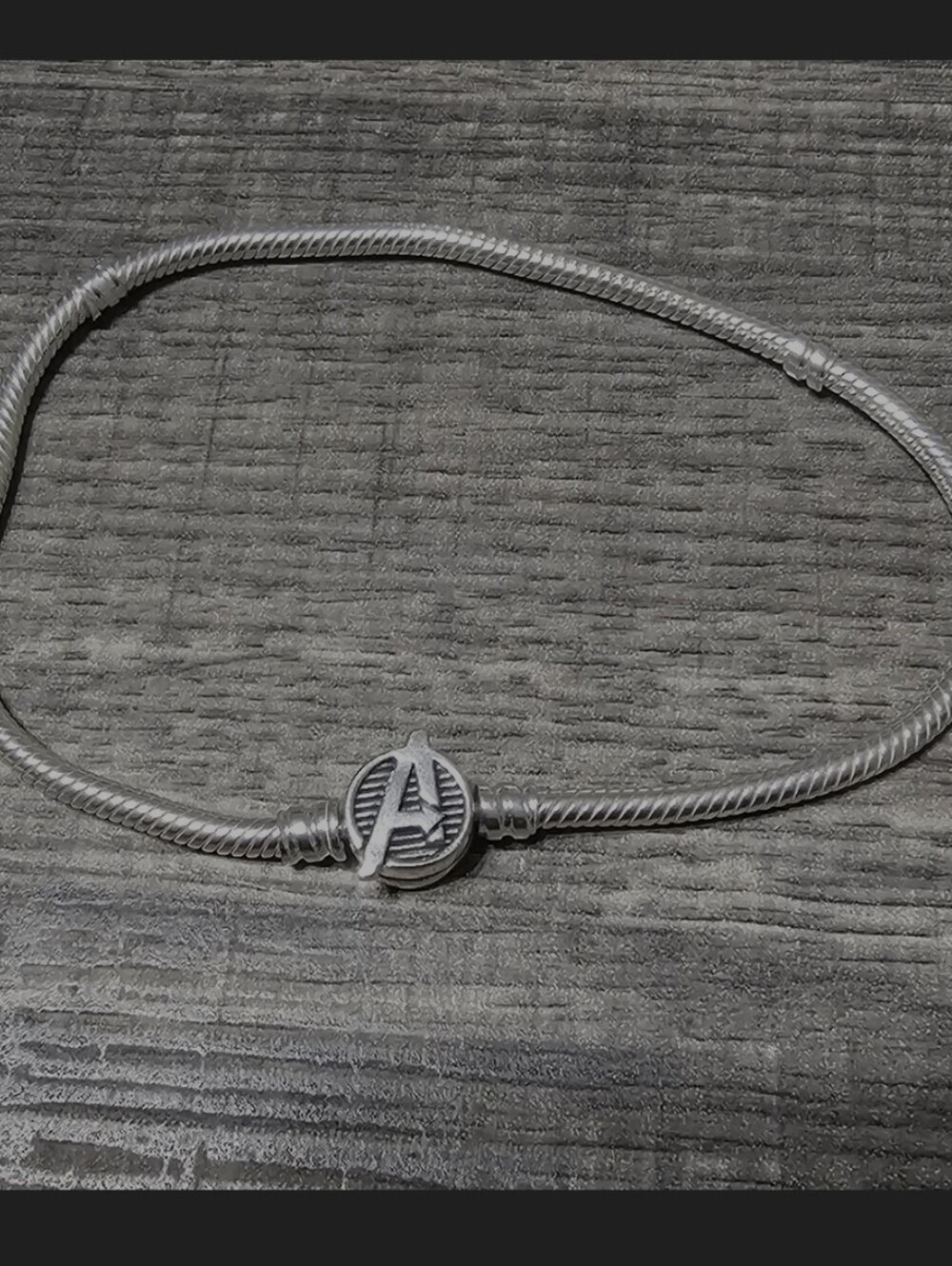 Authentic Pandora Moments Marvel The Avengers Logo Clasp Snake Chain Bracelet